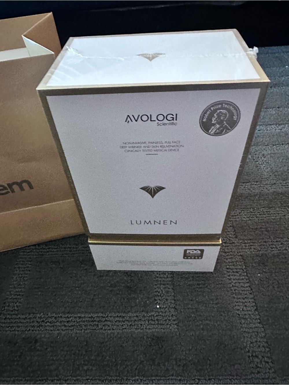 Avologi Lumen Facial Device - White & Gold